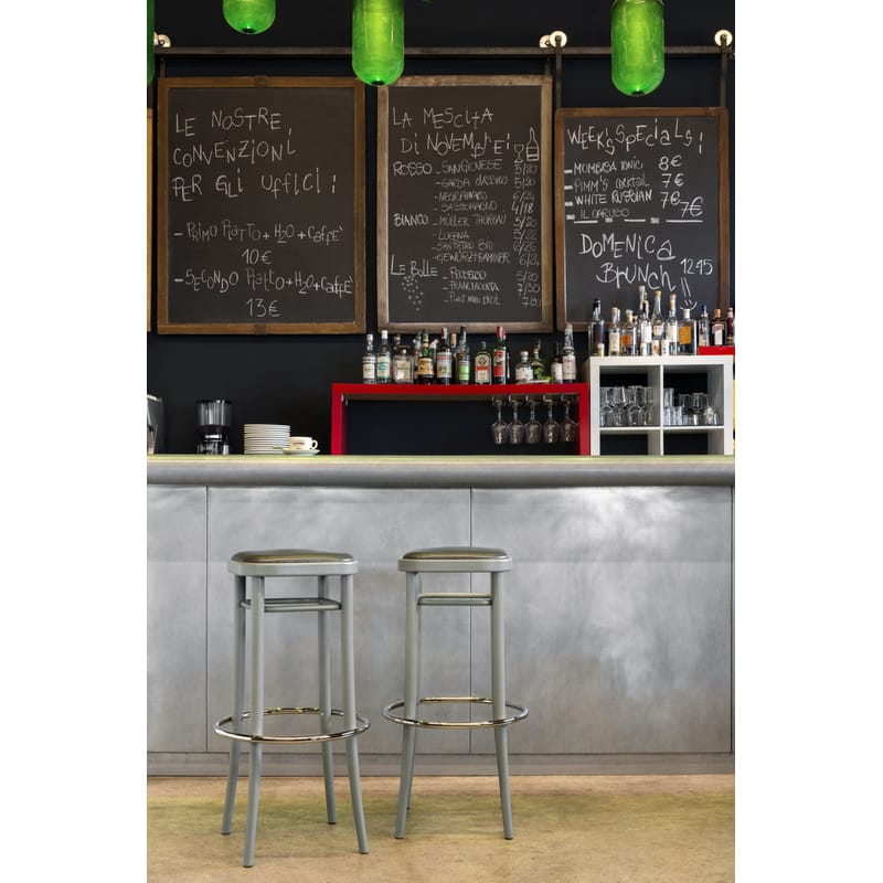 Straw bar stools top