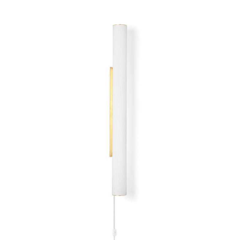 Luminaire - Appliques - Applique avec prise Vuelta LED verre blanc Large / L 100 cm - Ferm Living - Laiton / Blanc - Laiton, Verre opalin strié