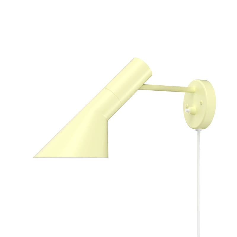 Luminaire - Appliques - Applique avec prise AJ métal jaune / Orientable - Arne Jacobsen, 1957 - Louis Poulsen - Citron doux - Acier