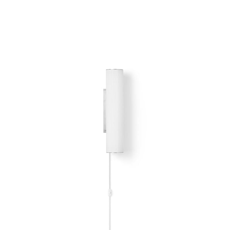 Luminaire - Appliques - Applique avec prise Vuelta LED verre blanc Small / L 40 cm - Ferm Living - Acier / Blanc - Acier brossé, Verre opalin strié