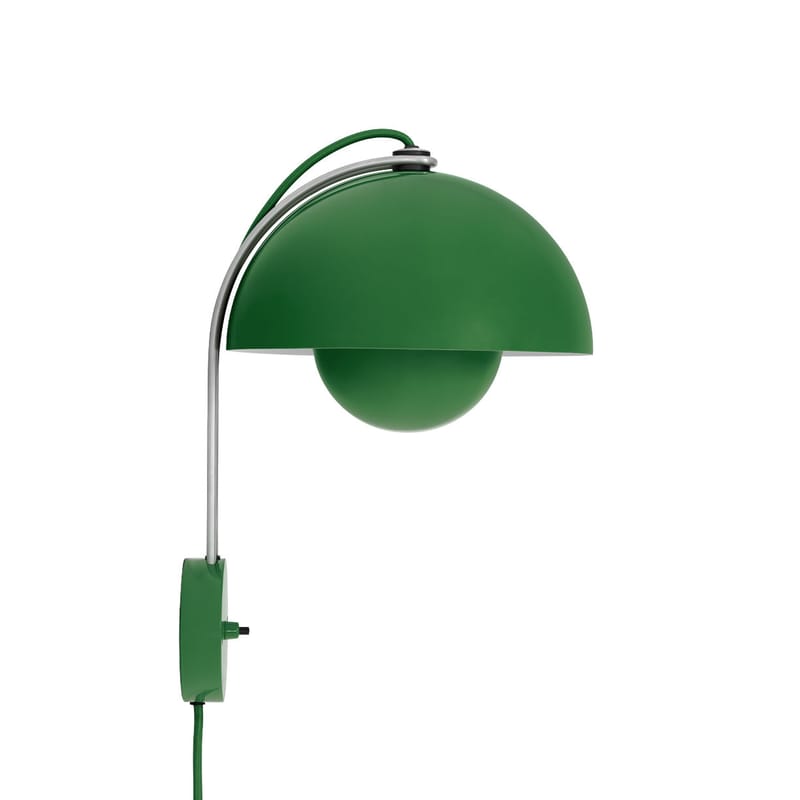 Luminaire - Appliques - Applique avec prise Flowerpot VP8 métal vert / Verner Panton, 1968 - &tradition - Vert signal - Acier laqué