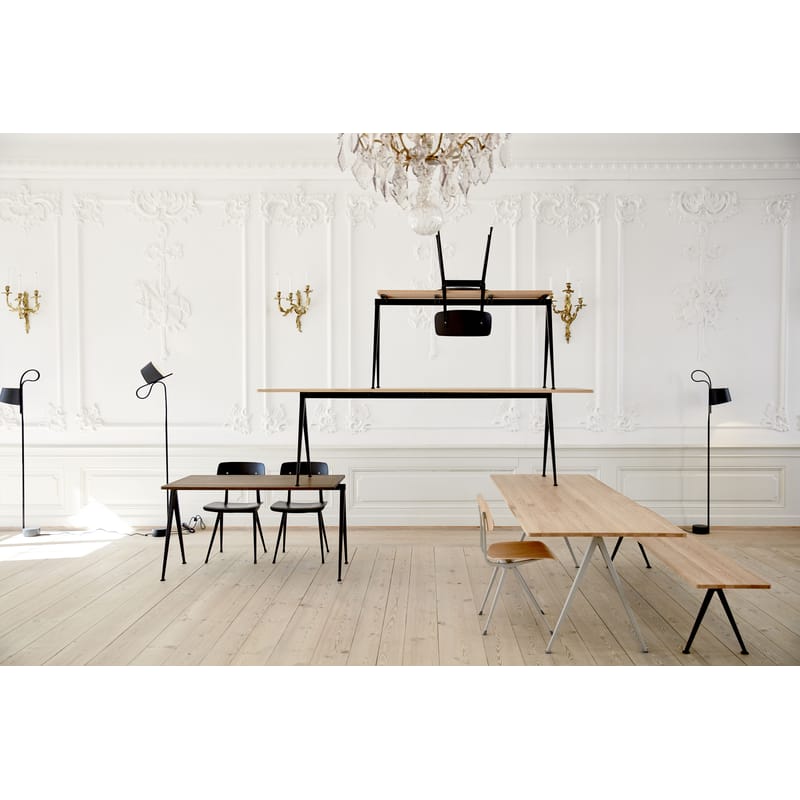 Pyramid online table hay