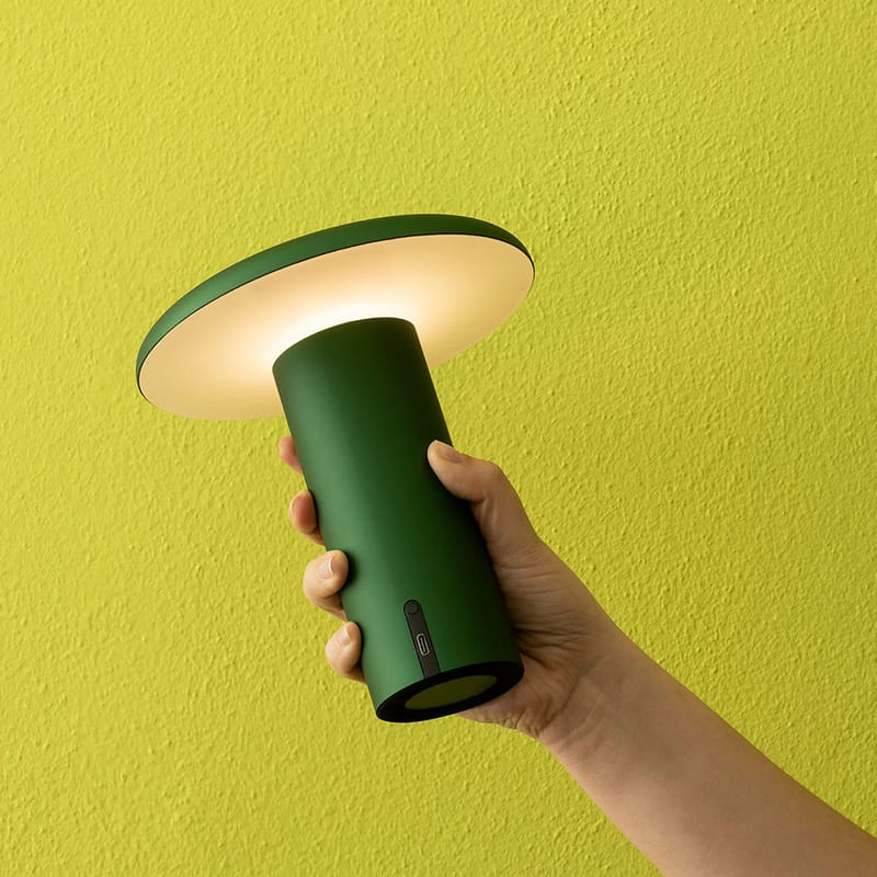 Rechargeable lamp outlet