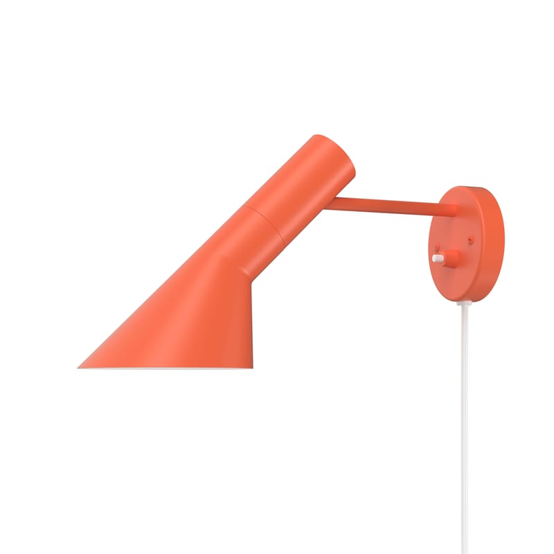 Luminaire - Appliques - Applique avec prise AJ métal orange / Orientable - Arne Jacobsen, 1957 - Louis Poulsen - Orange électrique - Acier