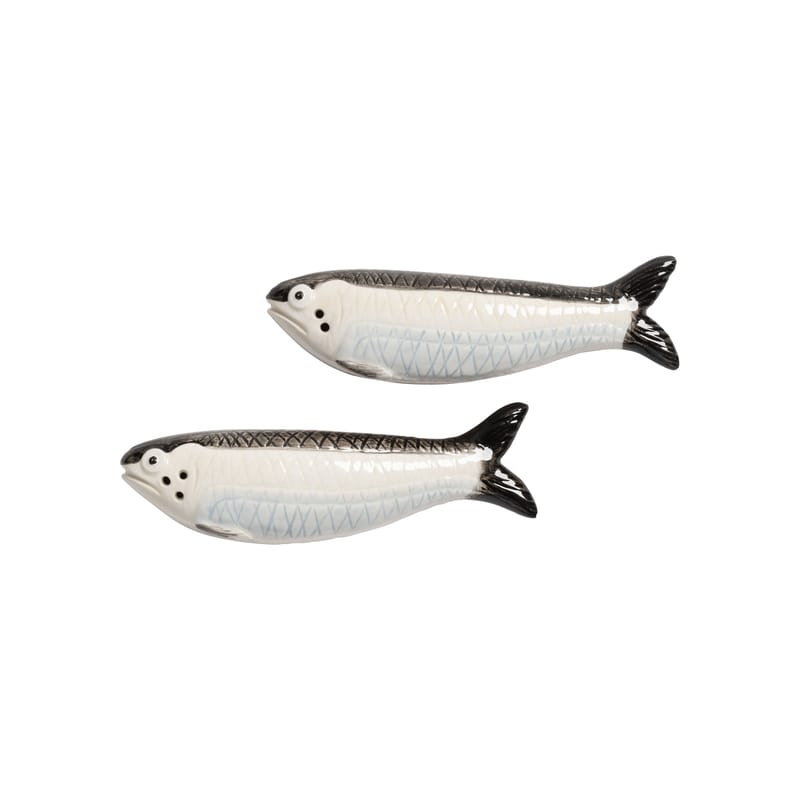 White salt and shop pepper
