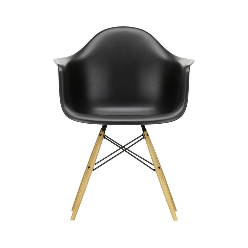 Furniture - Chairs - DAW - Eames Plastic Armchair Armchair plastic material black / (1950) - Light wood legs - Vitra - Black / Light wood - Polypropylene, Solid maple