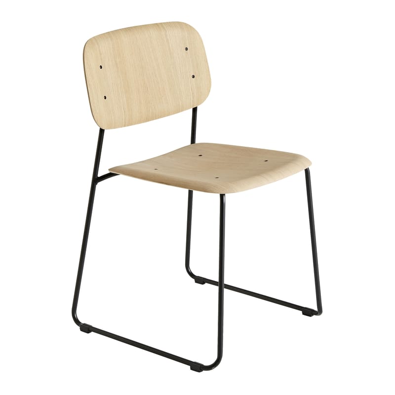 Mobilier - Chaises, fauteuils de salle à manger - Chaise empilable Soft Edge 50 bois naturel / Piètement luge - Hay - Chêne / Pieds noirs - Acier laqué, Contreplaqué de chêne verni