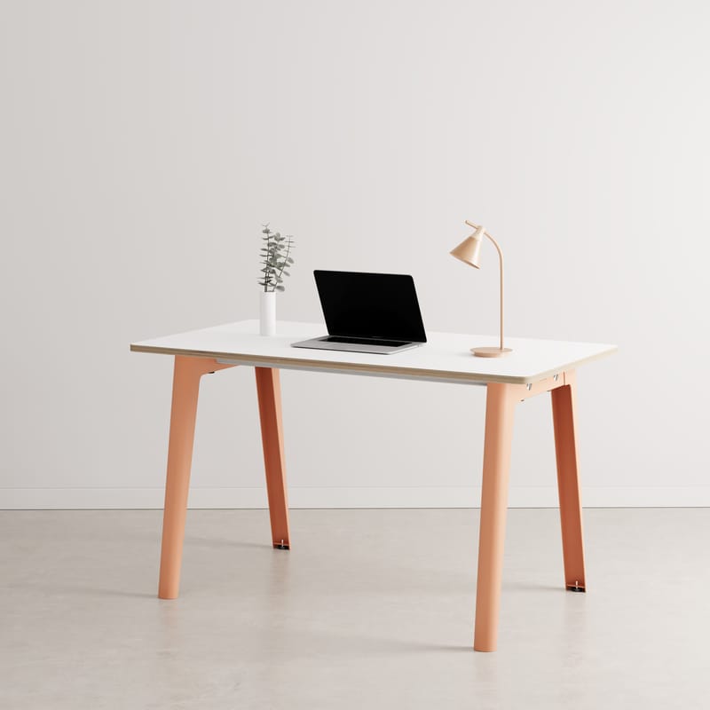 Möbel - Büromöbel - Schreibtisch New Modern plastikmaterial rosa / 130 x 70 cm - Schichtstoff - TIPTOE - Aschenrosa - Press-Spanplatte, thermolackierter Stahl