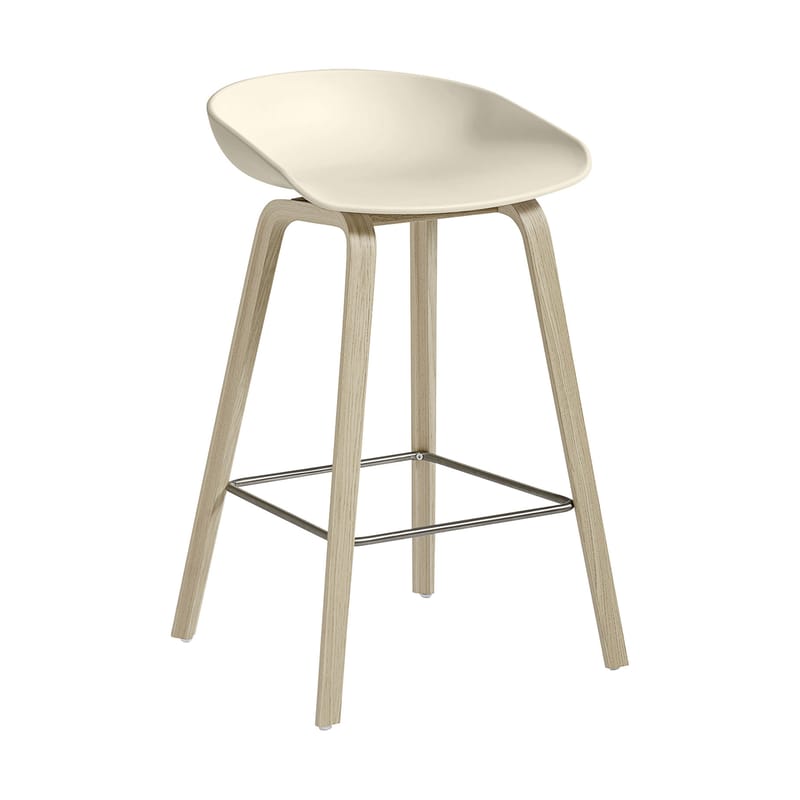 Mobilier - Tabourets de bar - Tabouret de bar About a stool AAS 32 LOW plastique beige / H 65 cm - Recyclé - Hay - Crème / Chêne savonné - Chêne savonné, Polypropylène recyclé
