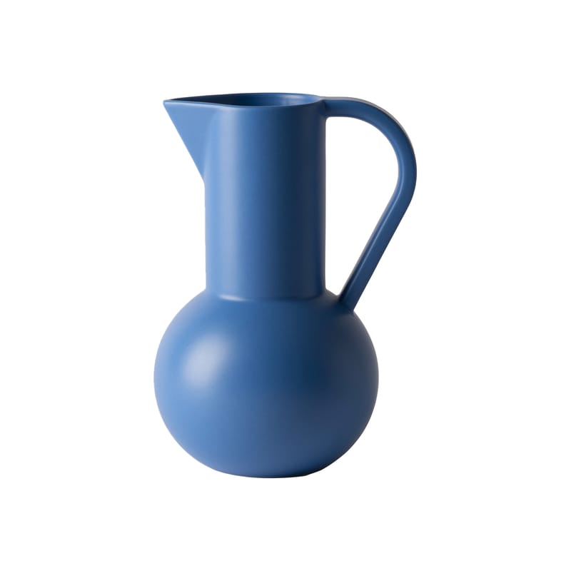 Table et cuisine - Carafes et décanteurs - Carafe Strøm Medium céramique bleu / 1,5 L - H 24 cm / Fait main - raawii - Bleu électrique - Céramique émaillé