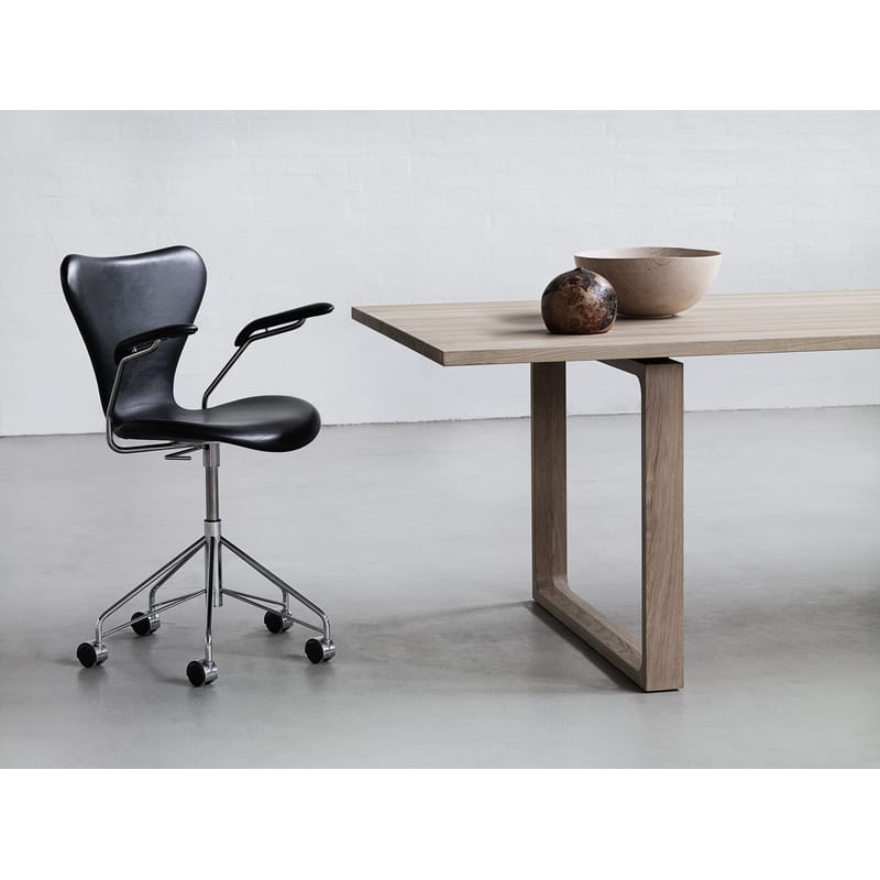 Swivel chair with wood base online