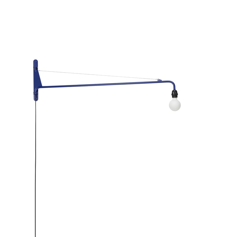 Luminaire - Appliques - Applique avec prise Petite Potence métal bleu / Jean Prouvé (1947) - L 104 cm - Vitra - Bleu Marcoule - Acier époxy