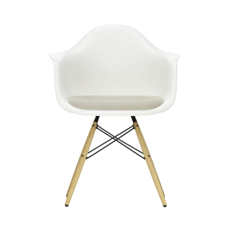 Mobilier - Chaises, fauteuils de salle à manger - Fauteuil DAW - Eames Plastic Armchair plastique blanc / (1950) - Galette d\'assise - Vitra - Blanc / Coussin ivoire - Erable, Mousse polyuréthane, Polypropylène, Tissu