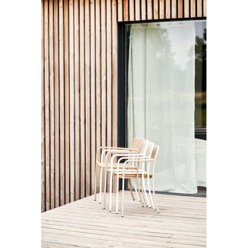 White stackable clearance lounge chairs