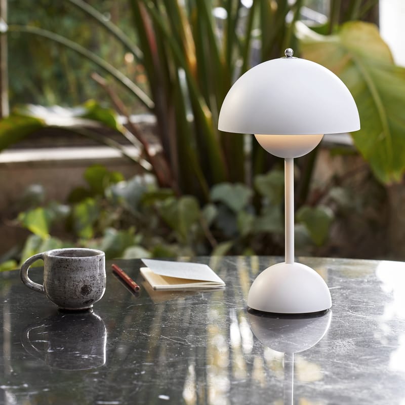 Wireless rechargeable lamp top