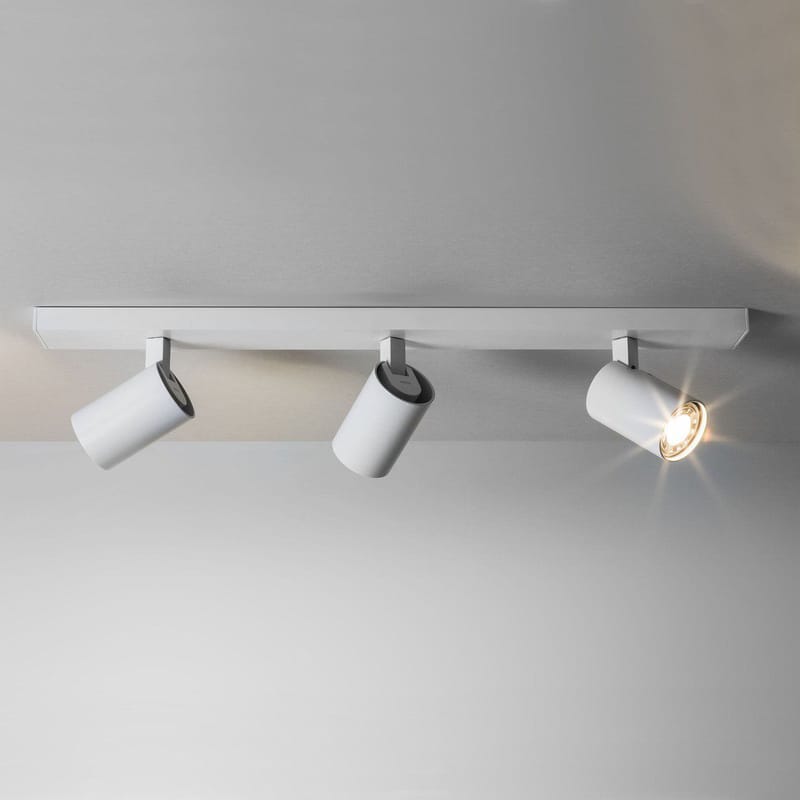 Leuchten - Deckenleuchten - Deckenleuchte verstellbarer Spot Ascoli Triple Bar metall weiß / Deckenleuchte - 3 drehbare Spots - Astro Lighting - Weiß matt - Aluminium