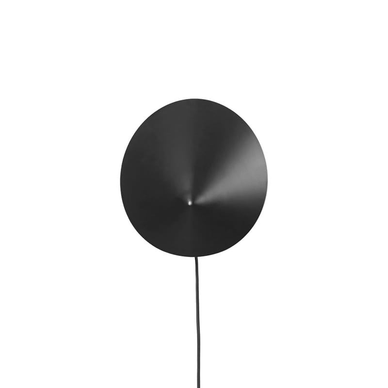 Luminaire - Appliques - Applique avec prise Arum Sconce métal noir / Ø 26 cm - Ferm Living - Noir - Acier inoxydable, Aluminium