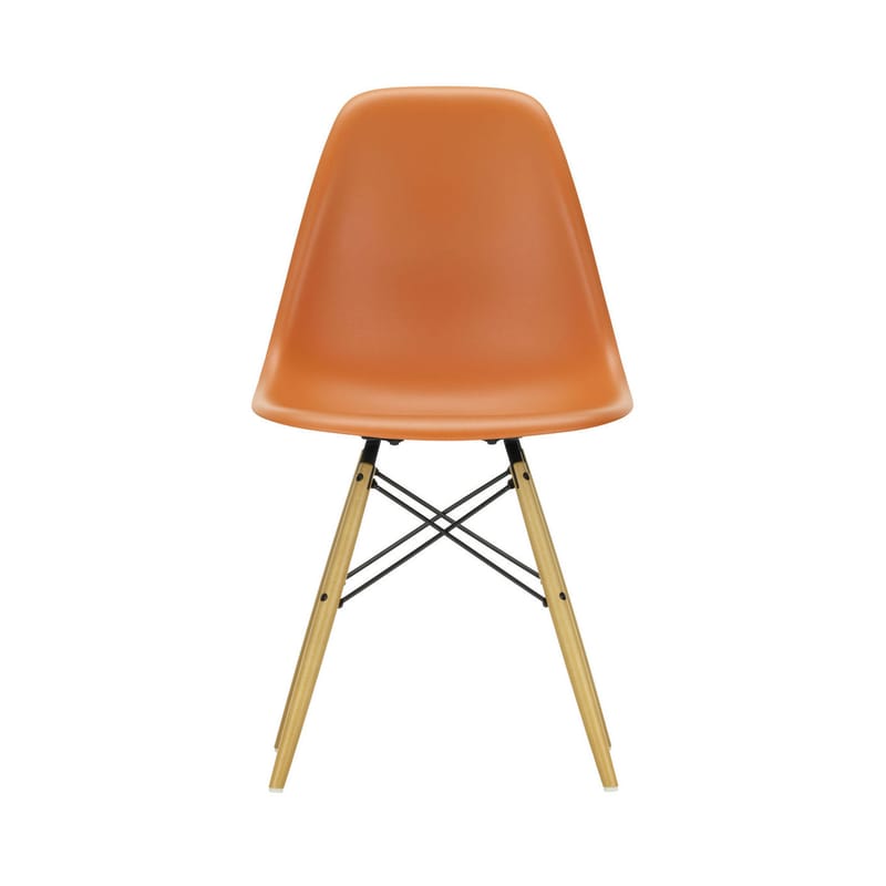 Mobilier - Chaises, fauteuils de salle à manger - Chaise DSW - Eames Plastic Side Chair plastique orange / (1950) - Bois clair - Vitra - Orange rouille / Bois clair - Érable massif, Polypropylène