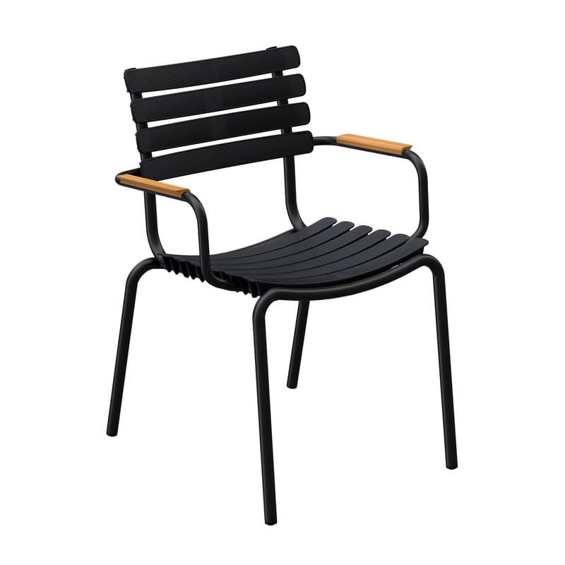 Mobilier - Chaises, fauteuils de salle à manger - Fauteuil empilable ReCLIPS plastique noir / Accoudoirs bambou - Plastique recyclé - Houe - Noir & bambou - Aluminium thermolaqué, Bambou, Plastique recyclé