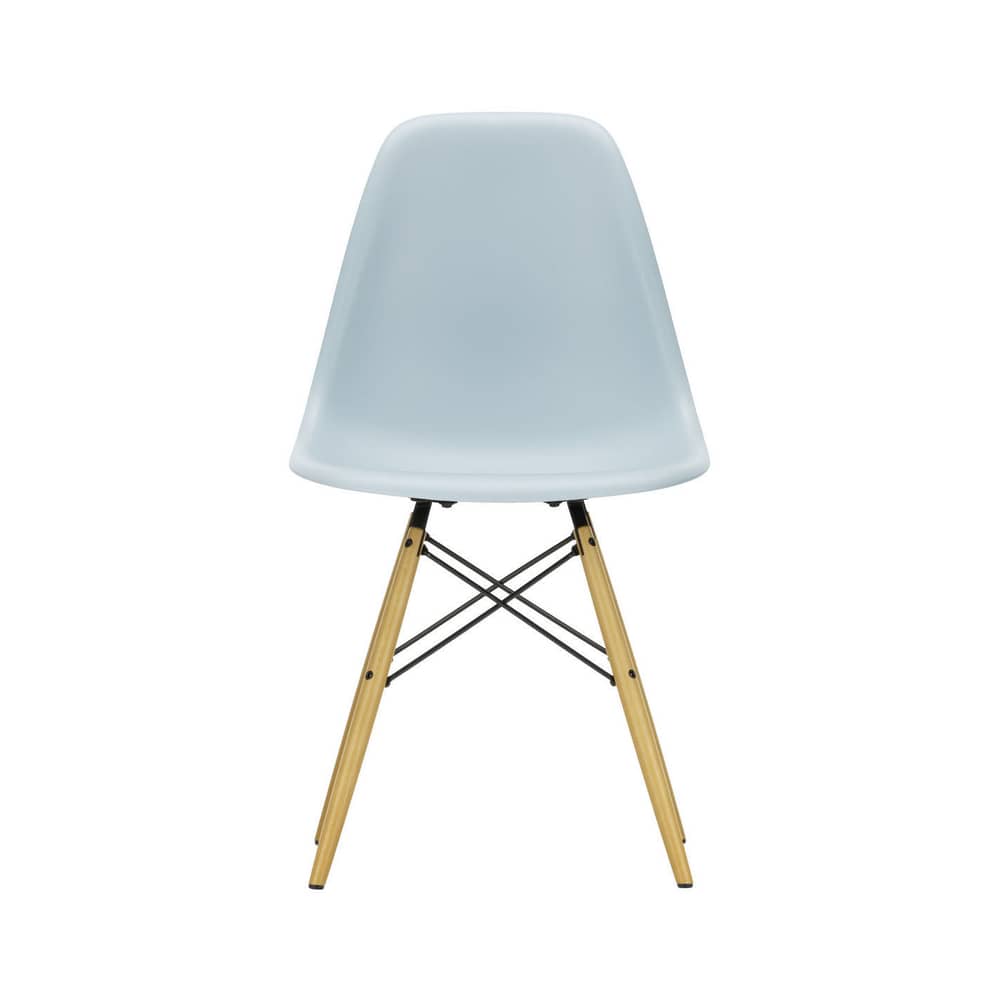 RE DSW - Eames Plastic Side Chair Chair plastic material blue / (1950) - Light wood legs / Recycled - Vitra - Blue-grey / Yellow-coloured maple - Post-consumer recycled plastic, Solid maple