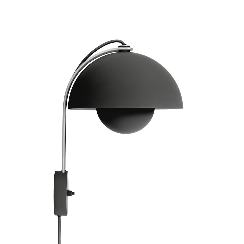 Flowerpot VP8 Wall light with plug metal black / By Verner Panton, 1968 - &tradition - Matt black - Lacquered aluminium
