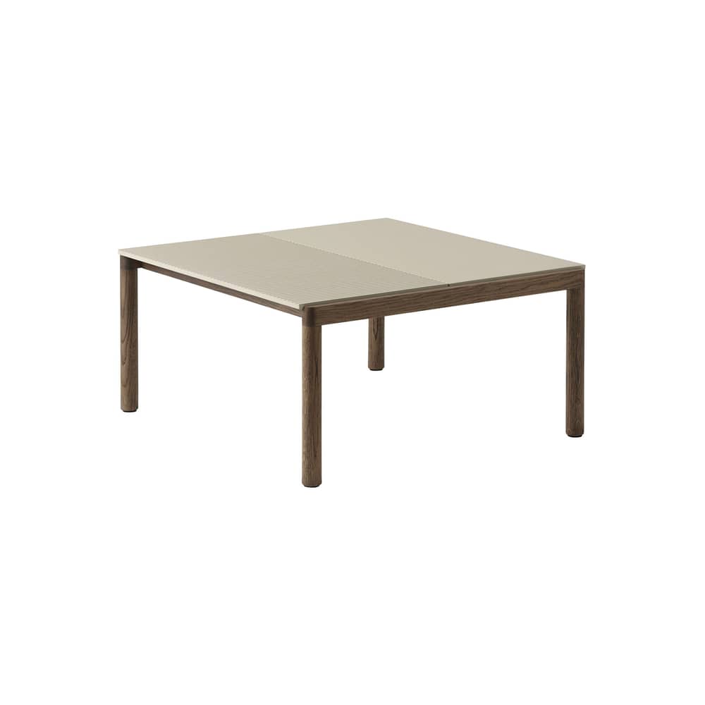 Couchtisch Couple keramik beige / 84.4 x 80 x H 40 cm - Beidseitig verwendbare Steinzeug-Tischplatte - Muuto - Sandfarben / Eiche dunkel - Geölte, gebeizte Eiche, Steinzeug