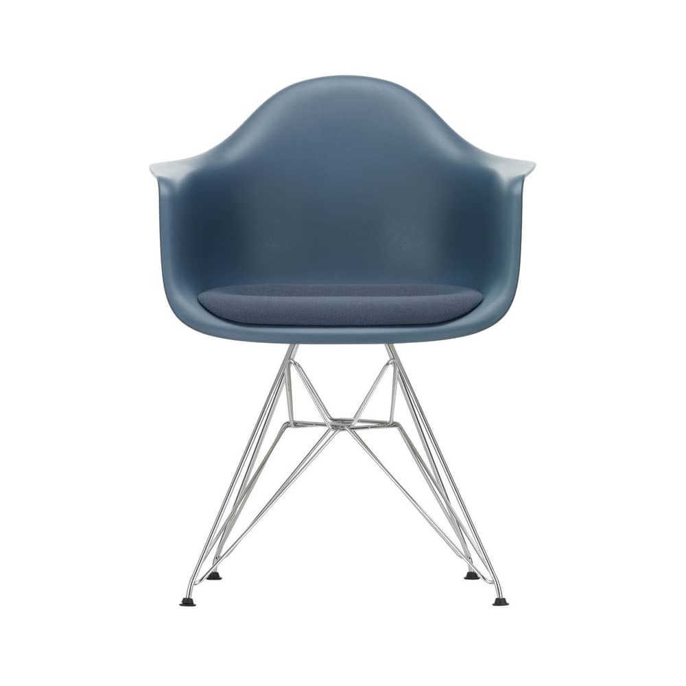 RE DAR - Eames Plastic Armchair Armchair plastic material blue / (1950) - Chrome legs - Padded seat / Recycled - Vitra - Sea blue / Sea blue cushion / Chrome legs - Chromed steel, Fabric, Foam, Post-consumer recycled plastic