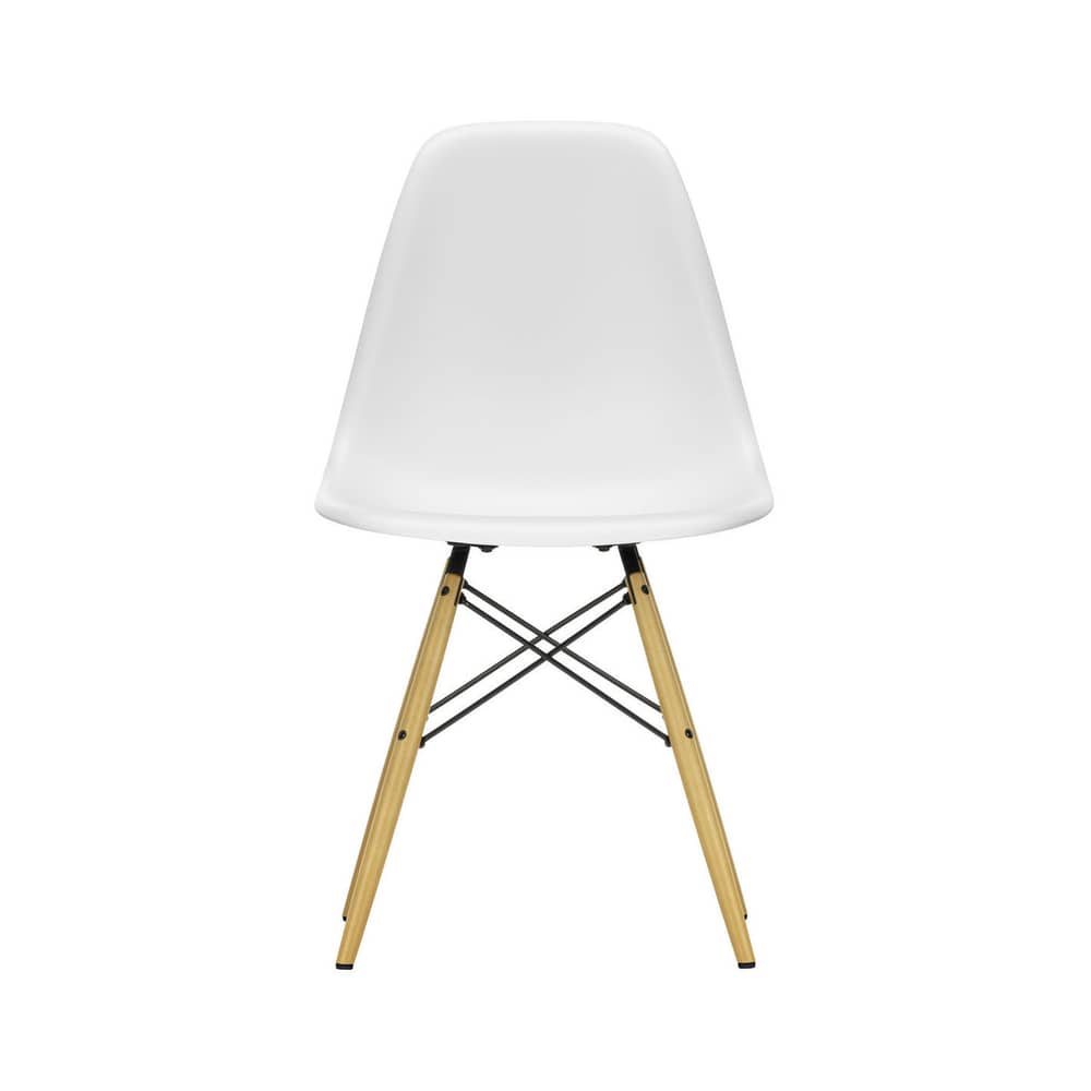 RE DSW - Eames Plastic Side Chair Chair plastic material white / (1950) - Base, legs Light wood / Recycled wood - Vitra - Cotton white / Yellowy white shade maple - Post-consumer recycled plastic, Solid maple