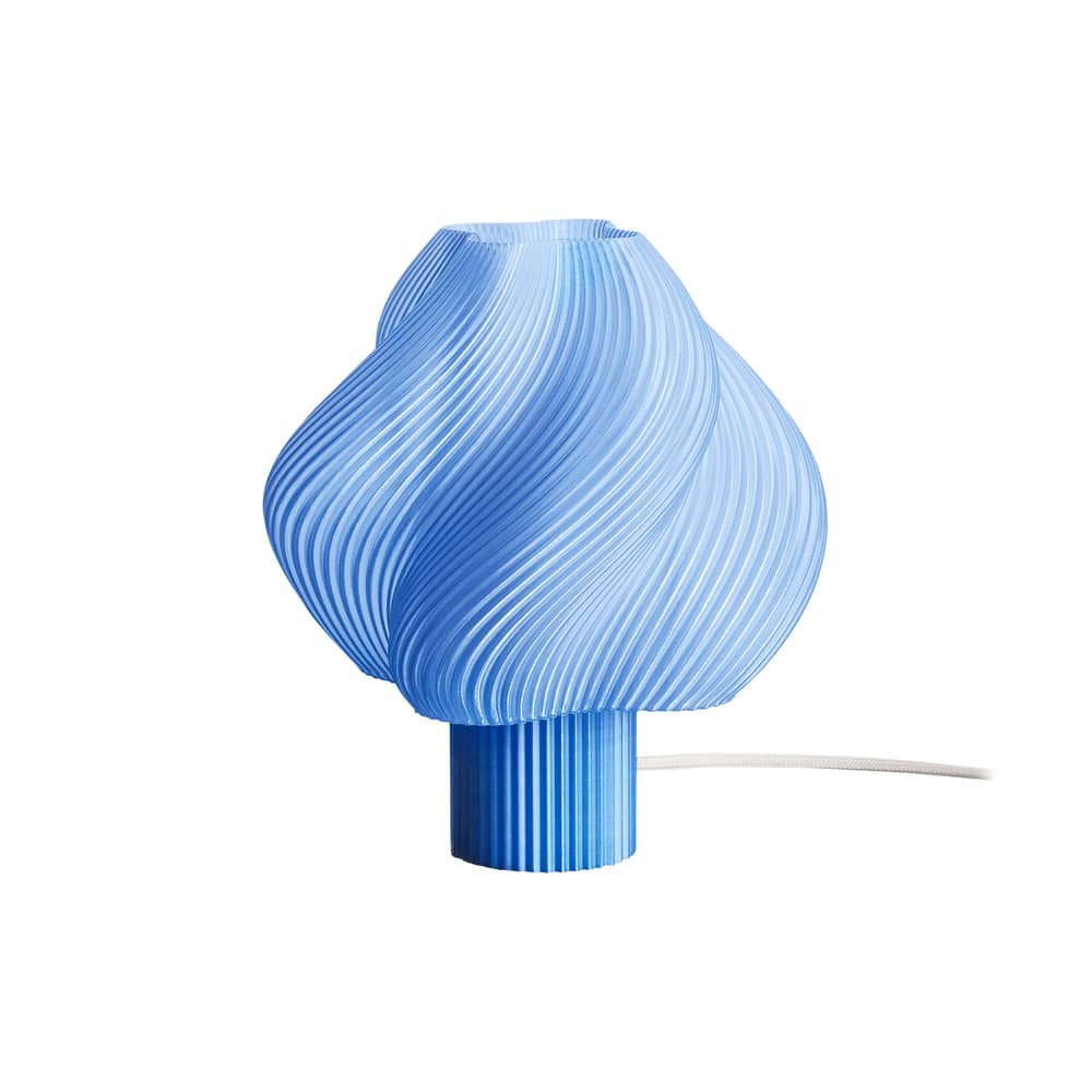 Lampe de table Soft Serve Regular bleu / H 26 cm - CRÈME ATELIER - Sorbet myrtille - PLA recyclé