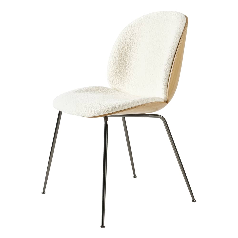 Beetle 3D Veneer Padded chair textile white natural wood / Wood & fabric - Gubi - White (Karakorum 001) & Oak / Black legs - Fabric, Foam, Oak veneer, Varnished steel