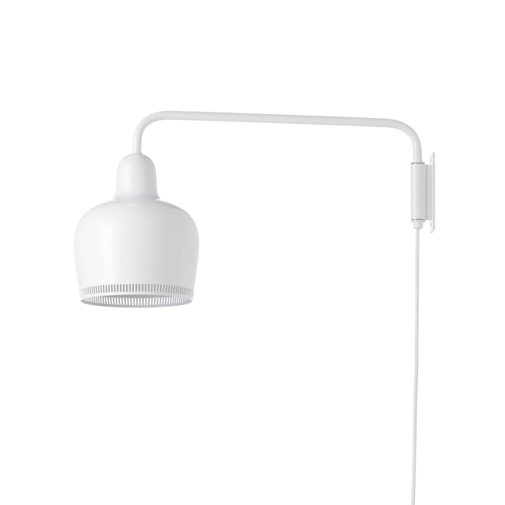 Applique con presa Golden Bell A330S metallo bianco / Alvar Aalto, 1937 - Braccio girevole - ARTEK - Bianco - Acciaio filato