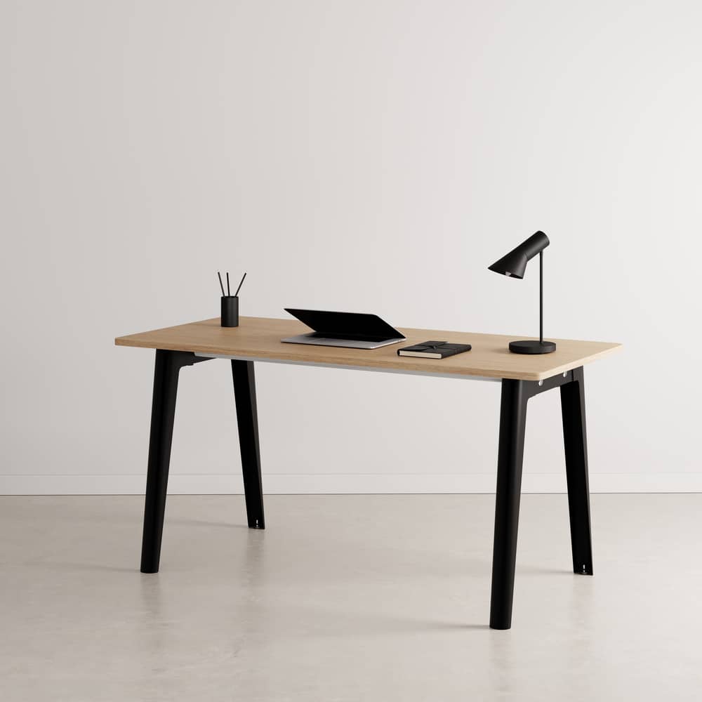 Bureau New Modern / 150 x 70 cm - Chêne éco-certifié - TIPTOE - Noir graphite / Plateau chêne - Acier thermolaqué, Sapin massif plaqué chêne