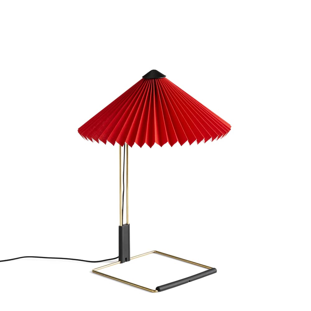 Lampe de table Matin Small LED tissu rouge / H 38 cm - Hay - Rouge / Laiton poli - Acier finition laiton, Coton plissé