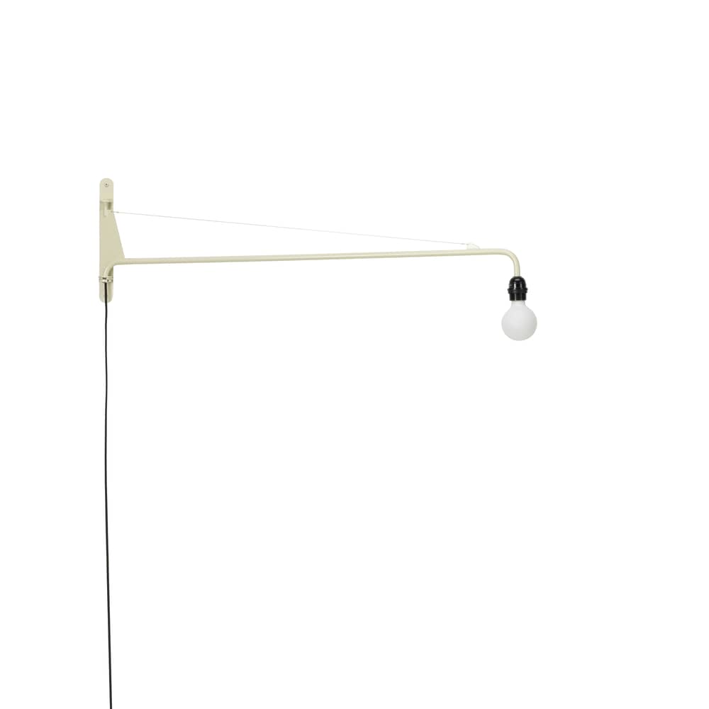 Applique con presa Petite Potence metallo bianco / Jean Prouvé (1947) - L 104 cm - Vitra - Colomba bianca - Acciaio epossidico