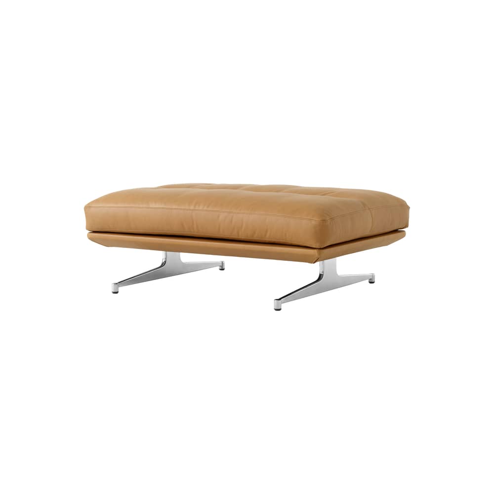 Pouf Inland AV32 cuir marron / 113 x 78,4 cm - &tradition - Cognac (cuir) / Pied alu poli - Bois, Cuir, Fonte d\'aluminium, Mousse HR