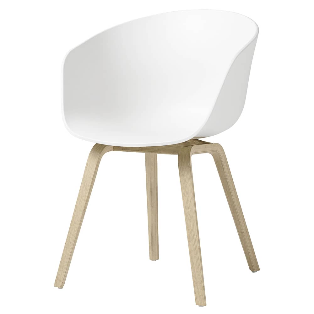 Fauteuil About a chair AAC22 blanc / Pieds bois - Hee Welling, 2010 - Hay - Blanc / Chêne verni mat -  Contreplaqué de chêne verni mat, Polypropylène