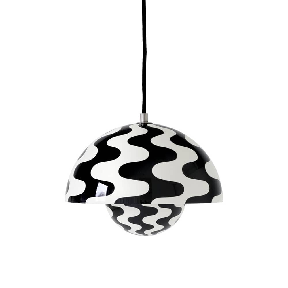 FlowerPot VP1 Pendant metal white black / Ø 23 cm - By Verner Panton, 1968 - &tradition - Black & white - Lacquered steel