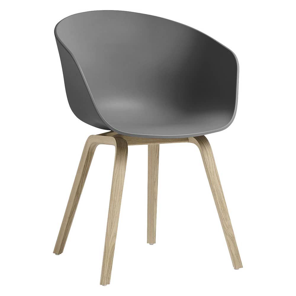 Fauteuil  About a chair AAC22 plastique gris / Recyclé - Hay - Gris béton / Chêne verni mat - Chêne massif, Polypropylène recyclé