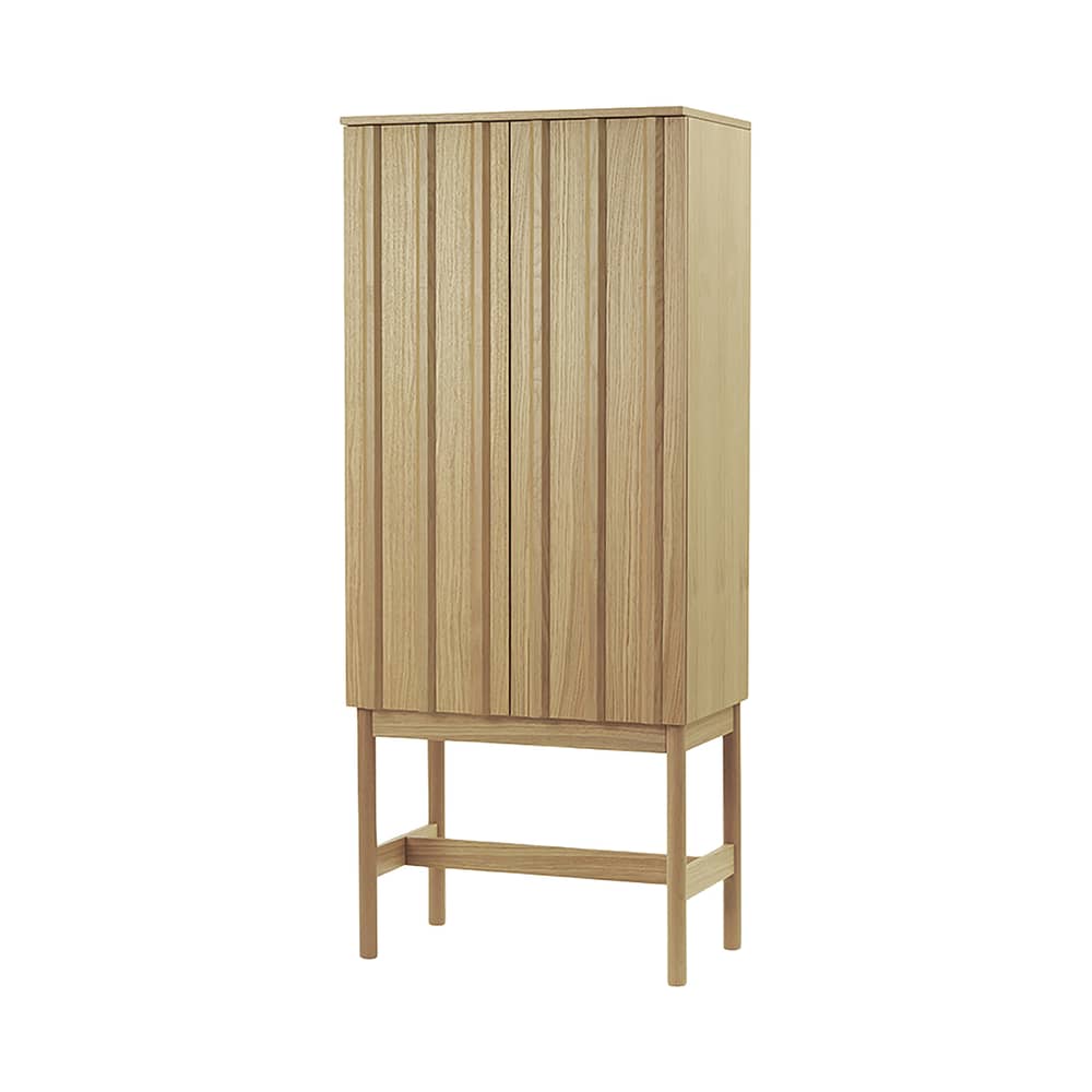 Geschirrschrank Rib holz natur / B 70 x H 166.5 cm - Normann Copenhagen - Eiche - Eichenfurnier, massive Eiche