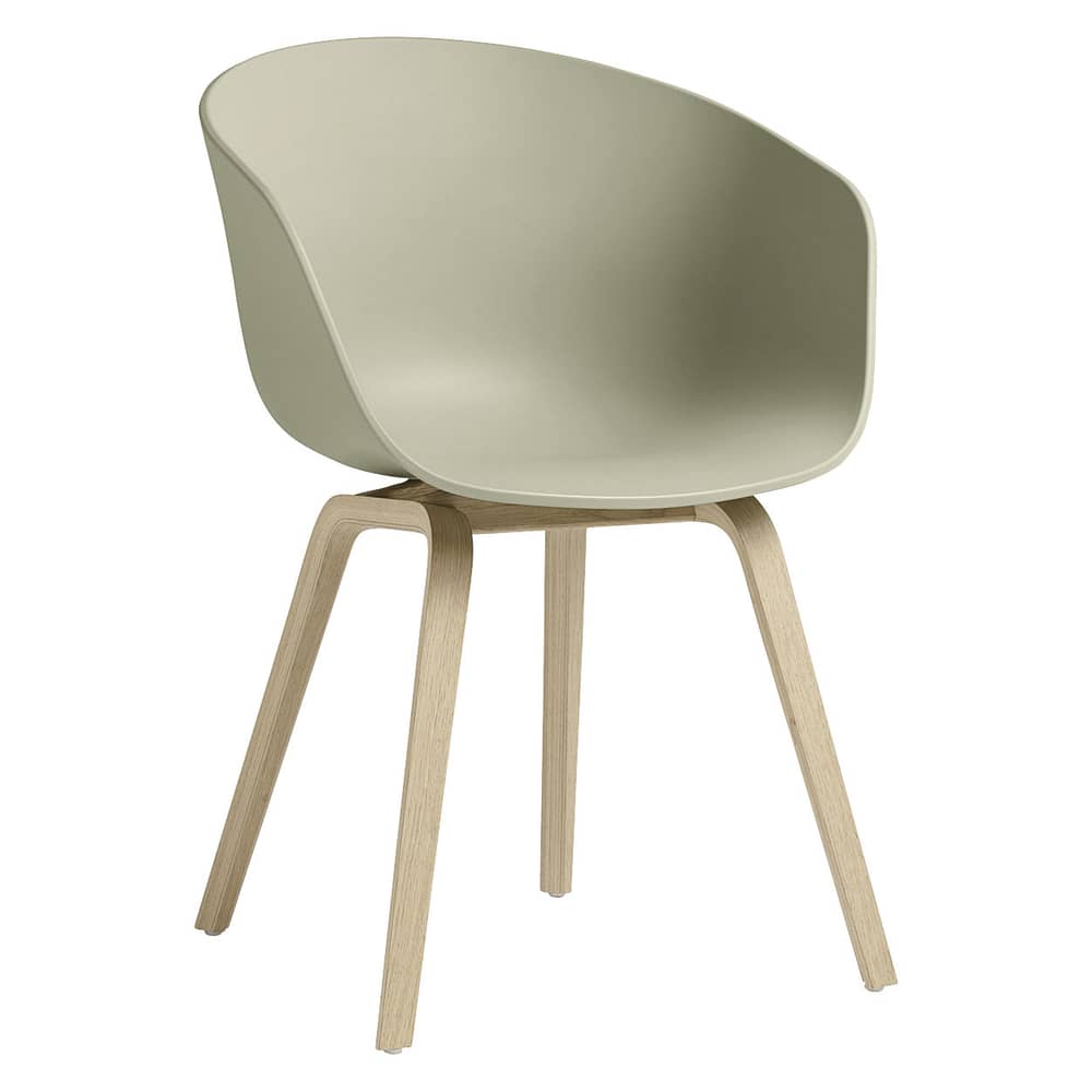 Poltrona  About a chair AAC22 materiale plastico verde / Riciclato - Hay - Verde pastello / Rovere verniciato opaco - Polipropilene riciclato, Rovere massello
