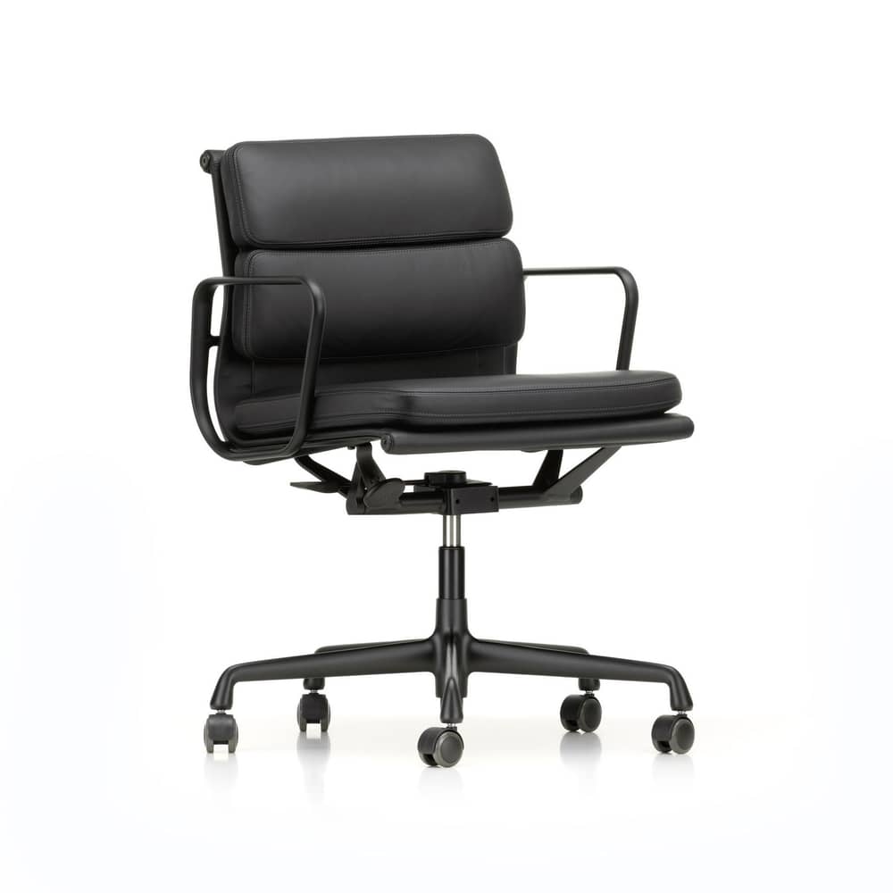 Soft Pad EA 217 Armchair on casters leather black / Eames, 1969 - Vitra - Black (Leather) / Black Base, Legs - die-cast aluminium, Leather, Polyurethane foam