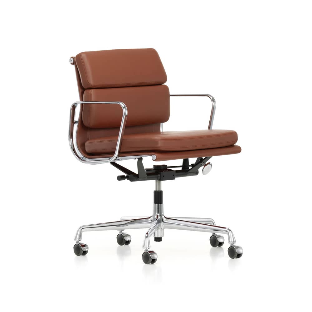 Fauteuil à roulettes Soft Pad EA 217 cuir marron / Eames, 1969 - Vitra - Cognac (cuir) / Pied chromé - Aluminium injecté, Cuir, Mousse polyuréthane