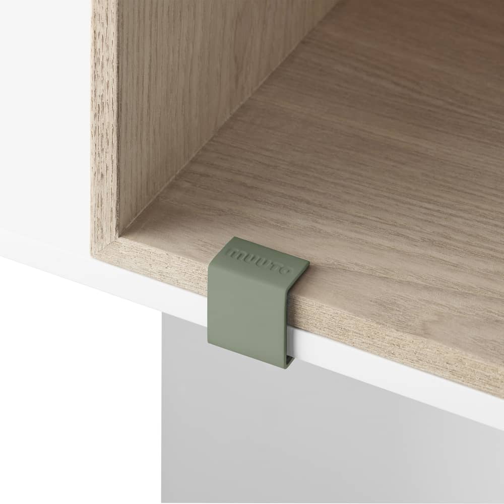 Halteclip  metall grün / für die Regale „Mini Stacked 2.0“ - Set mit 5 Clips - Muuto - Graugrün - lackiertes Metall