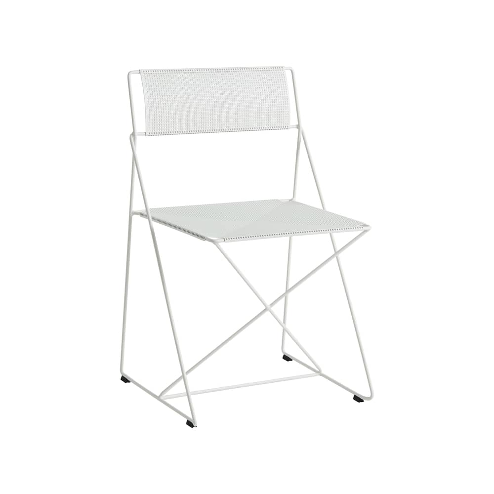 Stapelbarer Stuhl X-Line OUTDOOR metall weiß / Neuauflage 1977 - Perforierter Stahl - Hay - Kreideweiß - Perforiertes Stahlblech, Stahl