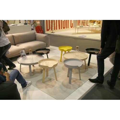 Table basse Around Small bois blanc / Ø 45 x H 46 cm - Muuto - Blanc - Frêne teinté