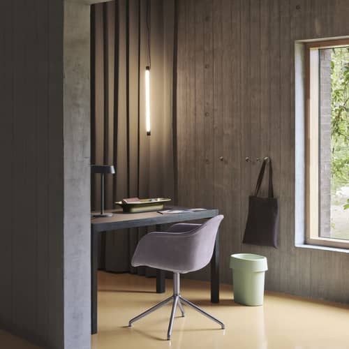 Fine LED Pendant metal black / L 60 cm - Horizontal or vertical position - Muuto - L 60 cm / Black - Moulded aluminium, Plastic
