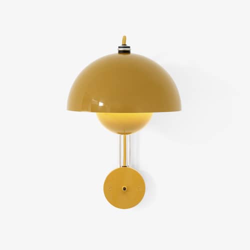 Flowerpot VP8 Wall light with plug metal yellow / By Verner Panton, 1968 - &tradition - Mustard yellow - Lacquered aluminium