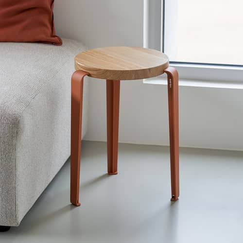 Lou Stackable stool metal red / H 45 cm - Eco-certified Oak - TIPTOE - Tangerine Red - Eco-certified solid oak, Powder coated steel