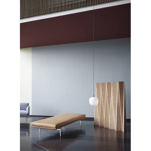 Suspension Rime verre blanc / Ø 25 - soufflé bouche - Muuto - Monture noire / Blanc - Aluminium verni, Verre soufflé bouche