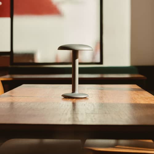 Gustave LED Wireless rechargeable lamp grey silver metal / Ø 16 x H 23 cm - Aluminium - Flos - Raw aluminium - Aluminium